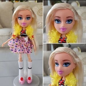 MGA Bratz 2016 Instapets Cloe In Study Abroad Kumi Harajuku Style Doll Cutie